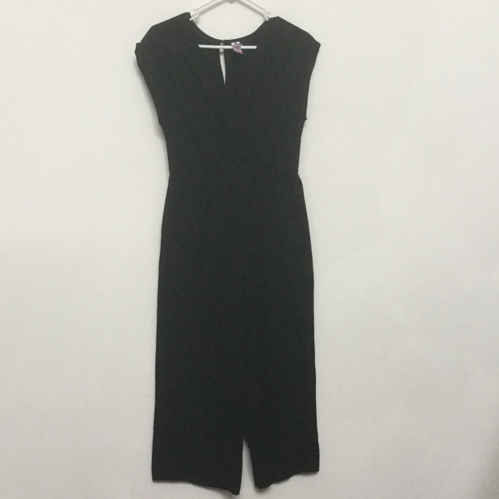Xhilaration V-Neck Culotte Length Wide Leg Jumpsuit Size M